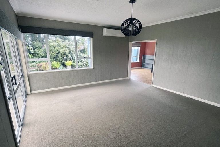 Photo of property in 136 Seaview Road, Westown, New Plymouth, 4310