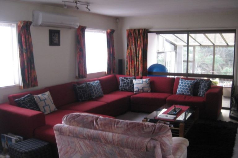 Photo of property in 41 Colchester Crescent, Newlands, Wellington, 6037