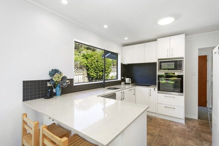 Photo of property in 40 Woodman Drive, Tawa, Wellington, 5028