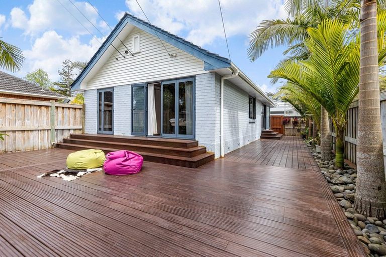 Photo of property in 88 Kaurilands Road, Titirangi, Auckland, 0604