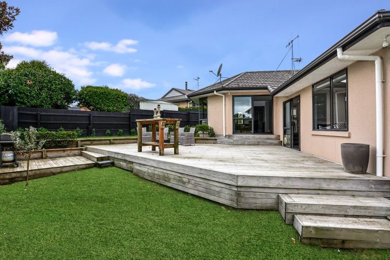 Photo of property in 16 Palm Grove Drive, Western Heights, Hamilton, 3200