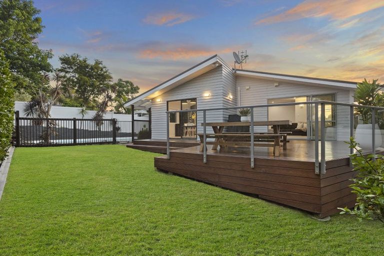 Photo of property in 13 Lanigan Street, Birkdale, Auckland, 0626