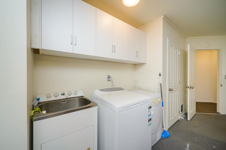 Photo of property in 15 Greenwood Place, Fitzherbert, Palmerston North, 4410