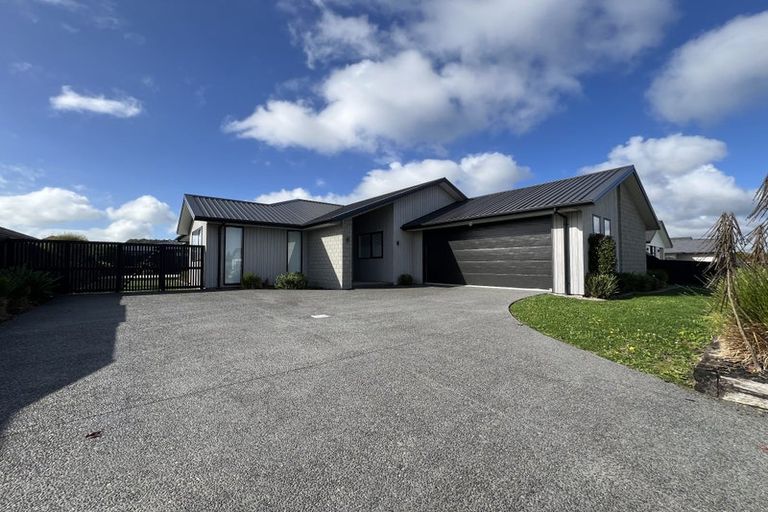 Photo of property in 16 Kimbrae Drive, Rototuna North, Hamilton, 3210