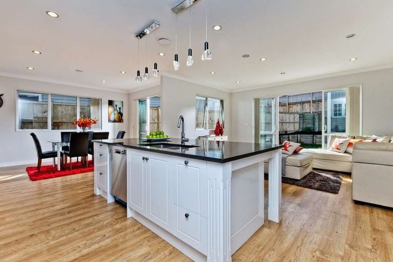 Photo of property in 60 Huntington Park Drive, Greenhithe, Auckland, 0632