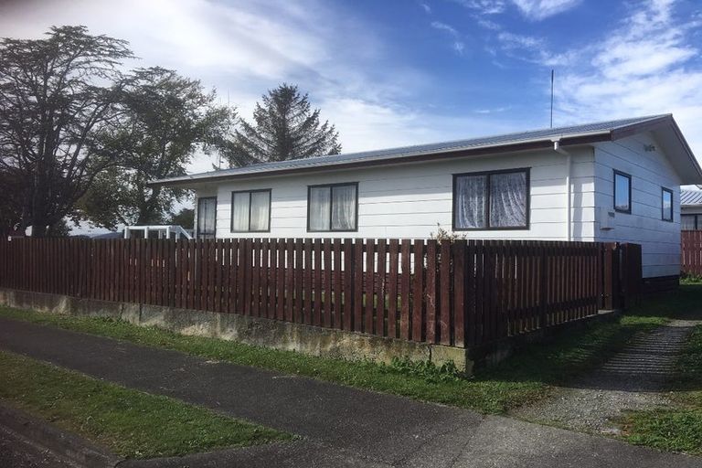 Photo of property in 15 Solway Street, Levin, 5510