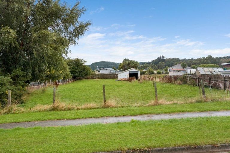 Photo of property in 33 Christchurch Street, Kaitangata, 9210