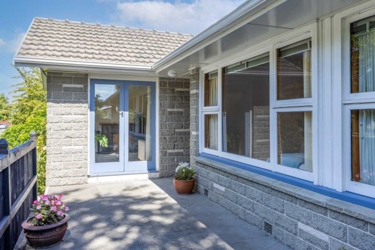 Photo of property in 11 Woodbury Street, Avonhead, Christchurch, 8042