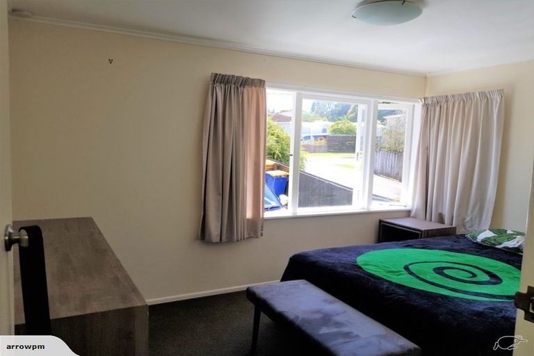 Photo of property in 18 Tonkin Drive, Sunnynook, Auckland, 0620