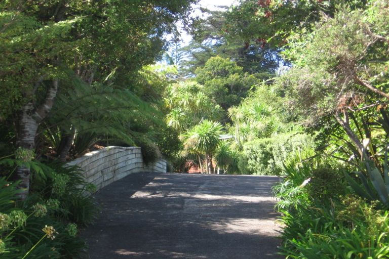 Photo of property in 2/9 Seaton Road, Murrays Bay, Auckland, 0630