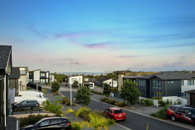 Photo of property in 7 Hanikura Street, Long Bay, Auckland, 0630