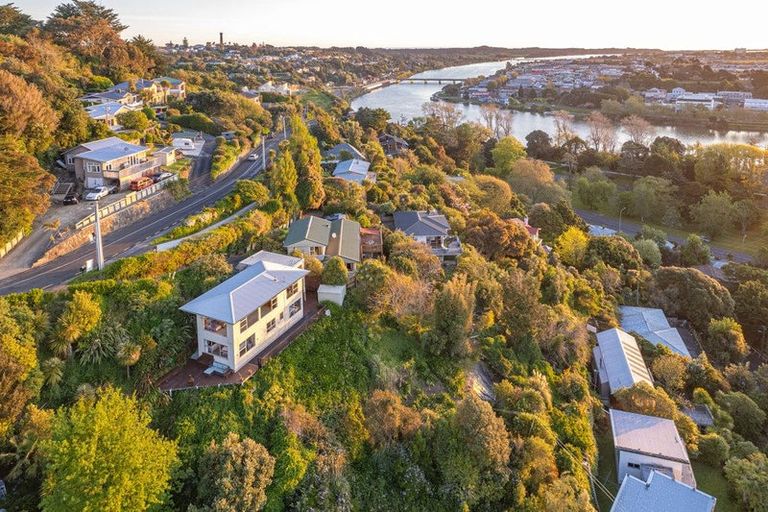 Photo of property in 27 Wairere Road, Bastia Hill, Whanganui, 4500