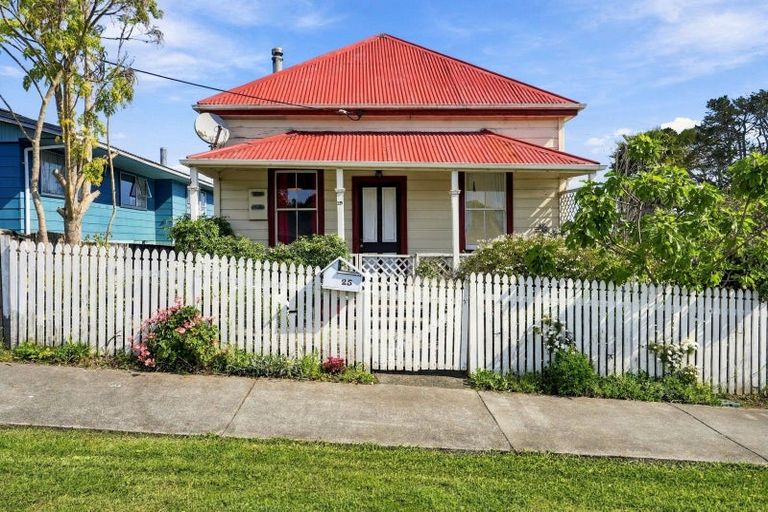Photo of property in 25 Puriri Street, Helensville, 0800