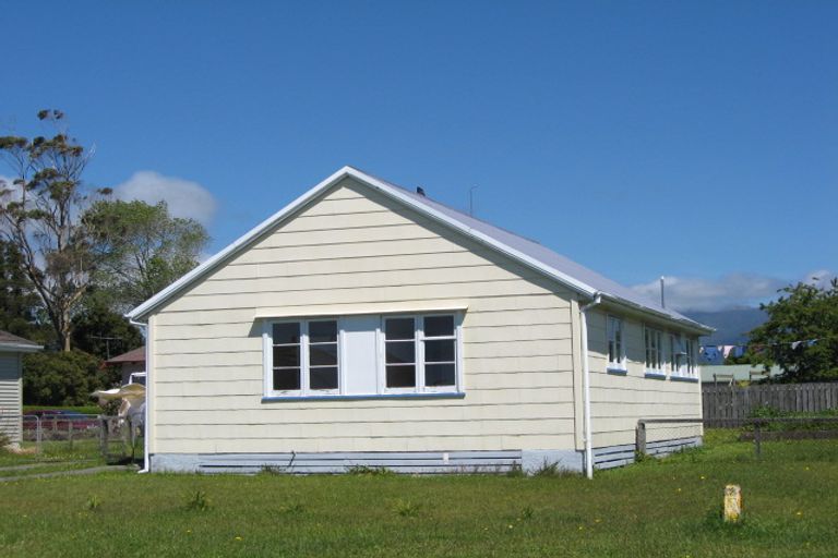 Photo of property in 6 Larsen Street, Westport, 7825