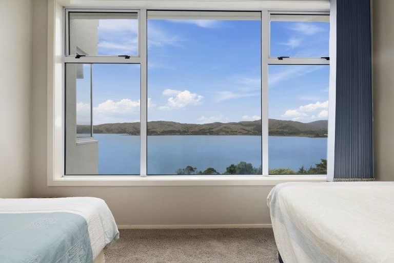 Photo of property in 28 Molyneux Close, Whitby, Porirua, 5024