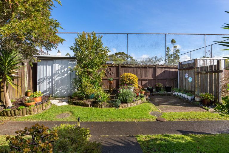 Photo of property in 4/109a Te Atatu Road, Te Atatu South, Auckland, 0610