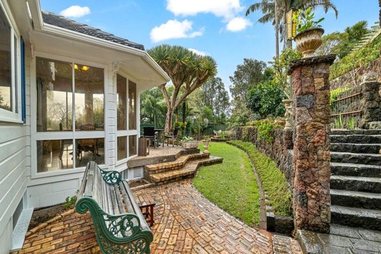 Photo of property in 32 Deane Avenue, Titirangi, Auckland, 0604