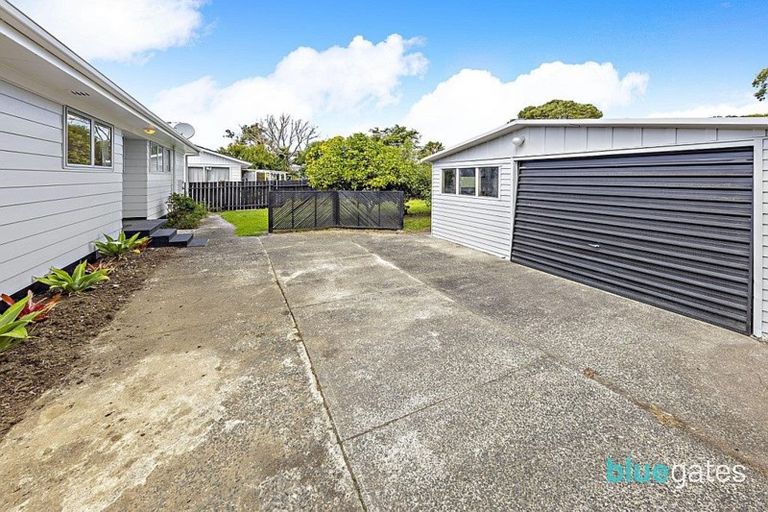 Photo of property in 17 Becker Drive, Weymouth, Auckland, 2103
