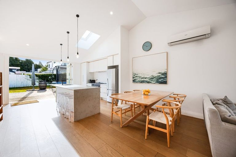 Photo of property in 9 Ocean View Road, Hillcrest, Auckland, 0627