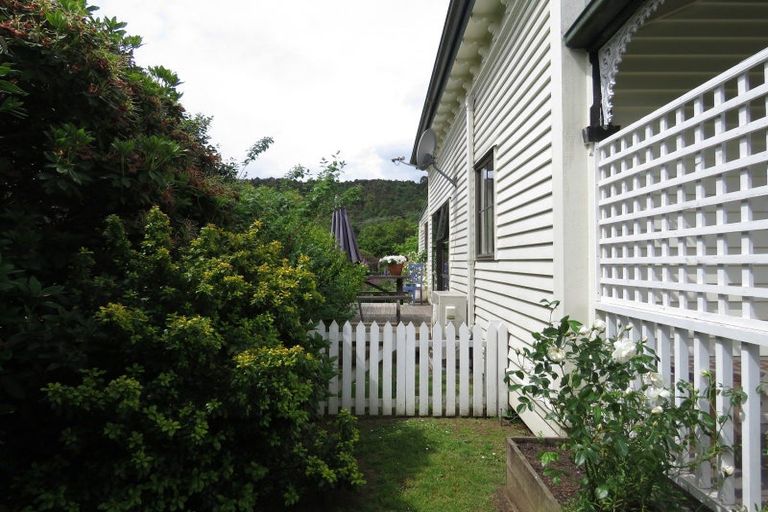 Photo of property in 83 Dick Street, Reefton, 7830