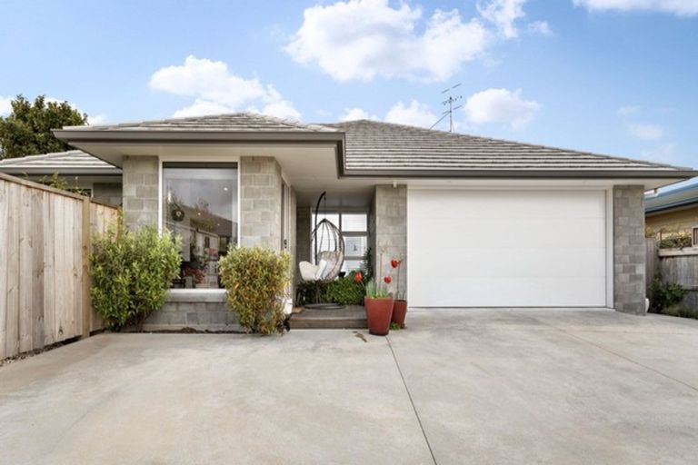 Photo of property in 12 Riverside Place, Katikati, 3129