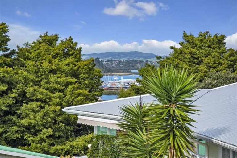 Photo of property in 43 Memorial Drive, Parahaki, Whangarei, 0112