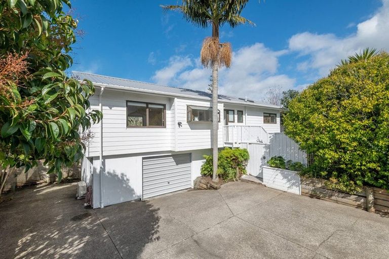 Photo of property in 2/42 Glamorgan Drive, Torbay, Auckland, 0630