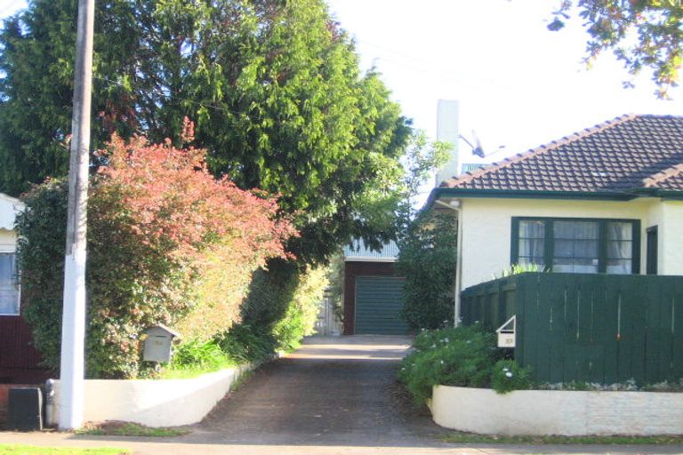 Photo of property in 2/23 Landscape Road, Papatoetoe, Auckland, 2025