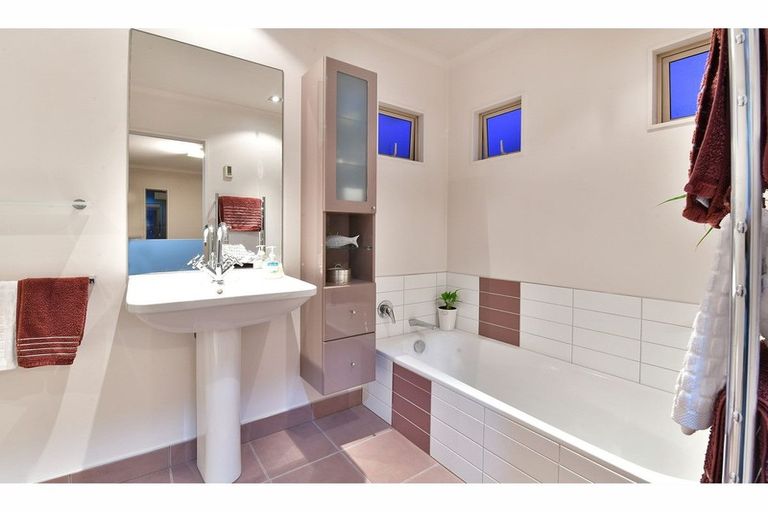 Photo of property in 2/126 Whangaparaoa Road, Red Beach, 0932