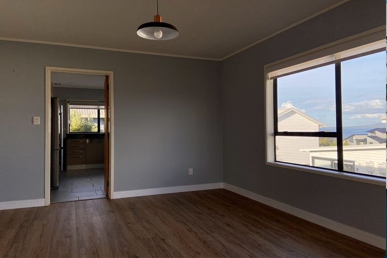 Photo of property in 1/10 Newburn Road, Waiake, Auckland, 0630