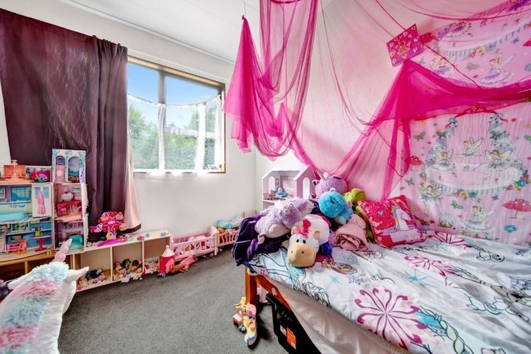 Photo of property in 3/2a Julian Place, Westown, New Plymouth, 4310