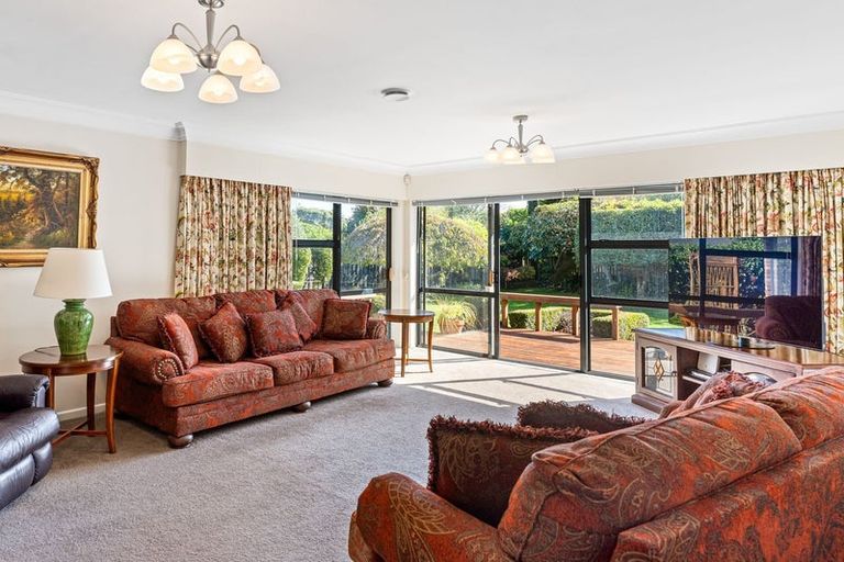 Photo of property in 2 Rosebank Grove, Waikanae, 5036