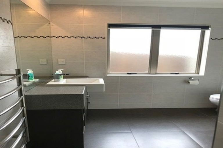 Photo of property in 10 Oak Bark Drive, Schnapper Rock, Auckland, 0632