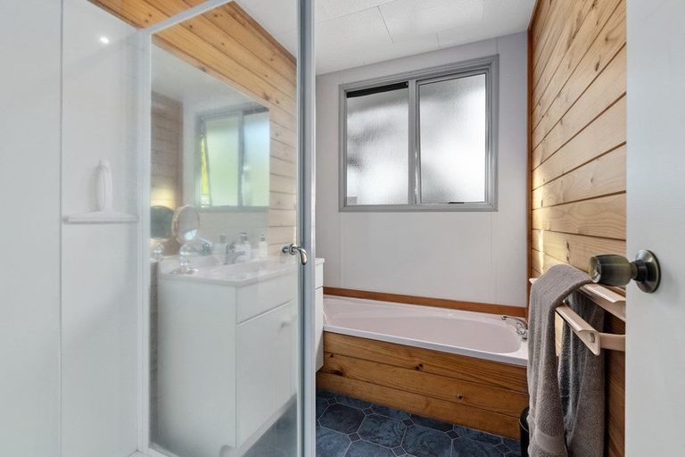 Photo of property in 1/17 Grenadine Place, Unsworth Heights, Auckland, 0632