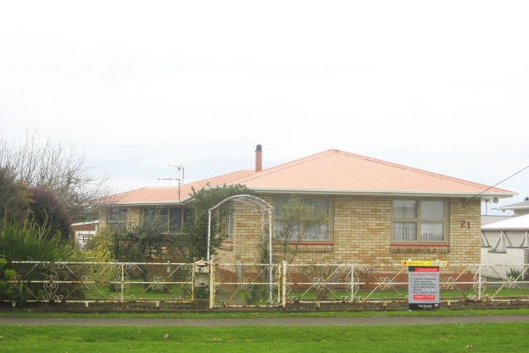 Photo of property in 21 Bayly Street, Waitara, 4320