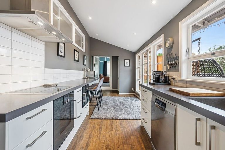 Photo of property in 35 Birkdale Road, Birkdale, Auckland, 0626
