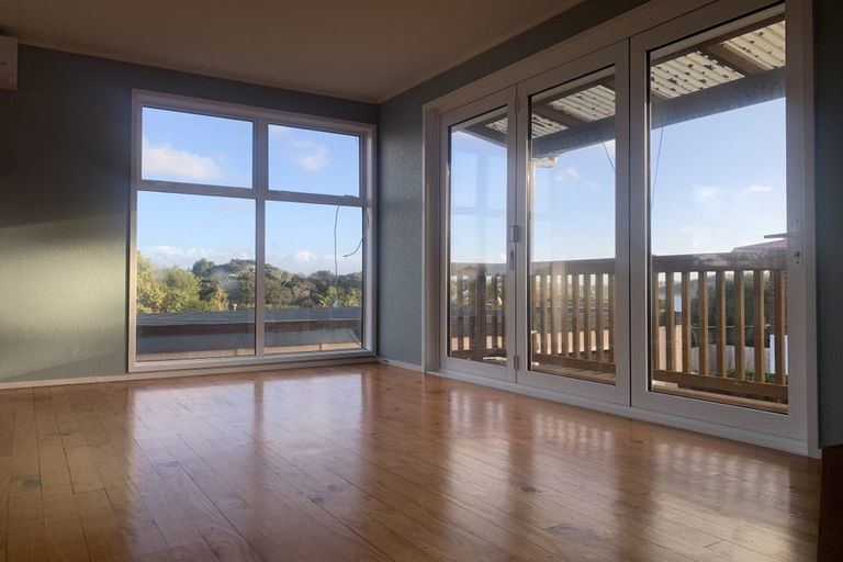 Photo of property in 26 Valley View Road, Glenfield, Auckland, 0629