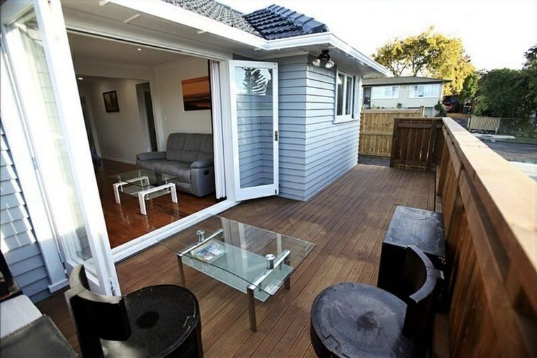 Photo of property in 12a Denyer Place, New Lynn, Auckland, 0600