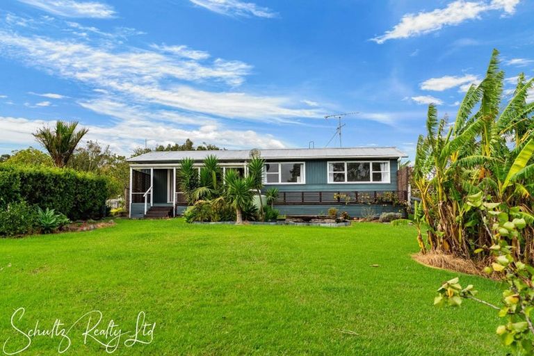 Photo of property in 9 Whaka Street, Maungaturoto, 0520