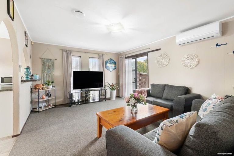 Photo of property in 1/29 Trentham Road, Papakura, 2110