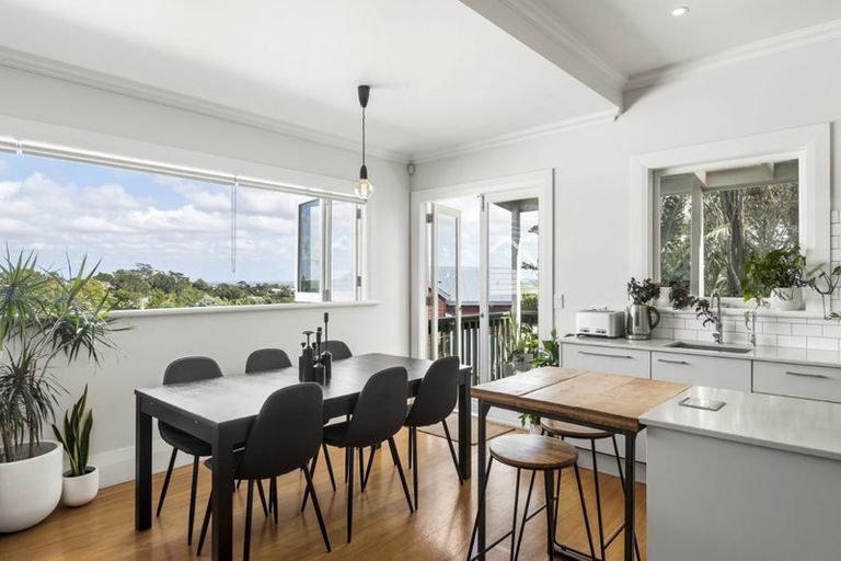 Photo of property in 17 Rangatira Road, Birkdale, Auckland, 0626