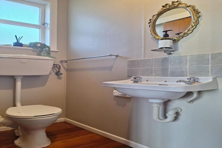 Photo of property in 8 Chamberlain Road, Karori, Wellington, 6012