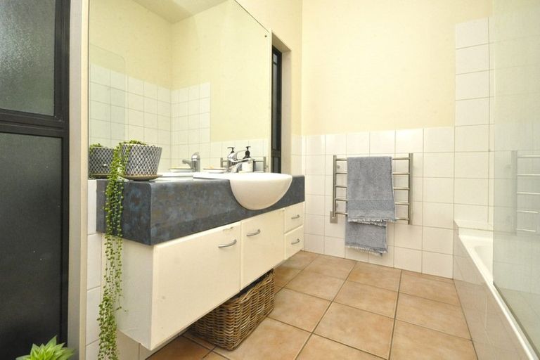 Photo of property in 2/710 East Coast Road, Milford, Auckland, 0620