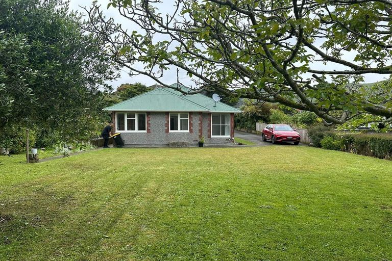 Photo of property in 12 Larsen Crescent, Tawa, Wellington, 5028