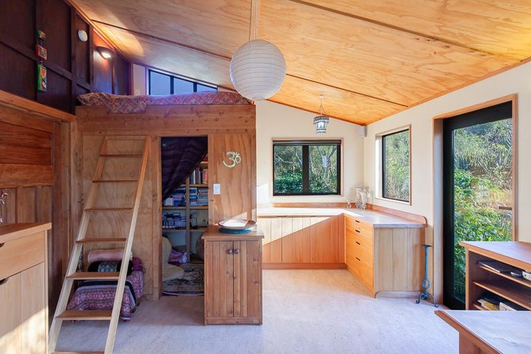 Photo of property in 10 Labyrinth Lane, Takaka, 7183