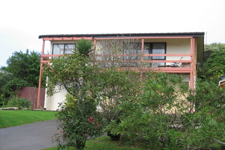 Photo of property in 10 Photinia Place, Botany Downs, Auckland, 2010