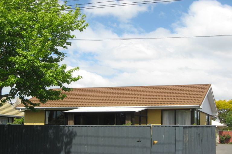 Photo of property in 16 Dunedin Street, Redwood, Christchurch, 8051
