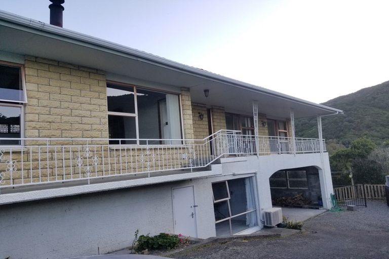 Photo of property in 7 Angle Street, Picton, 7220