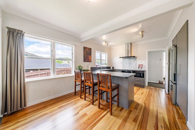 Photo of property in 342 Main Road, Tawa, Wellington, 5028