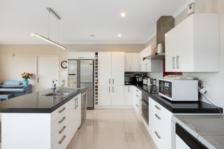 Photo of property in 29 Ballintoy Park Drive, Welcome Bay, Tauranga, 3175